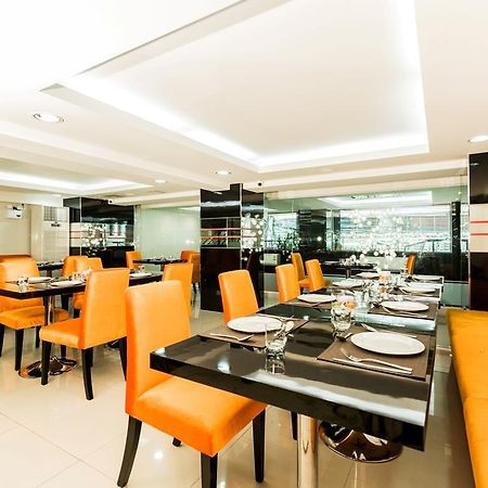Le Touche Hotel Bangkok Ngoại thất bức ảnh