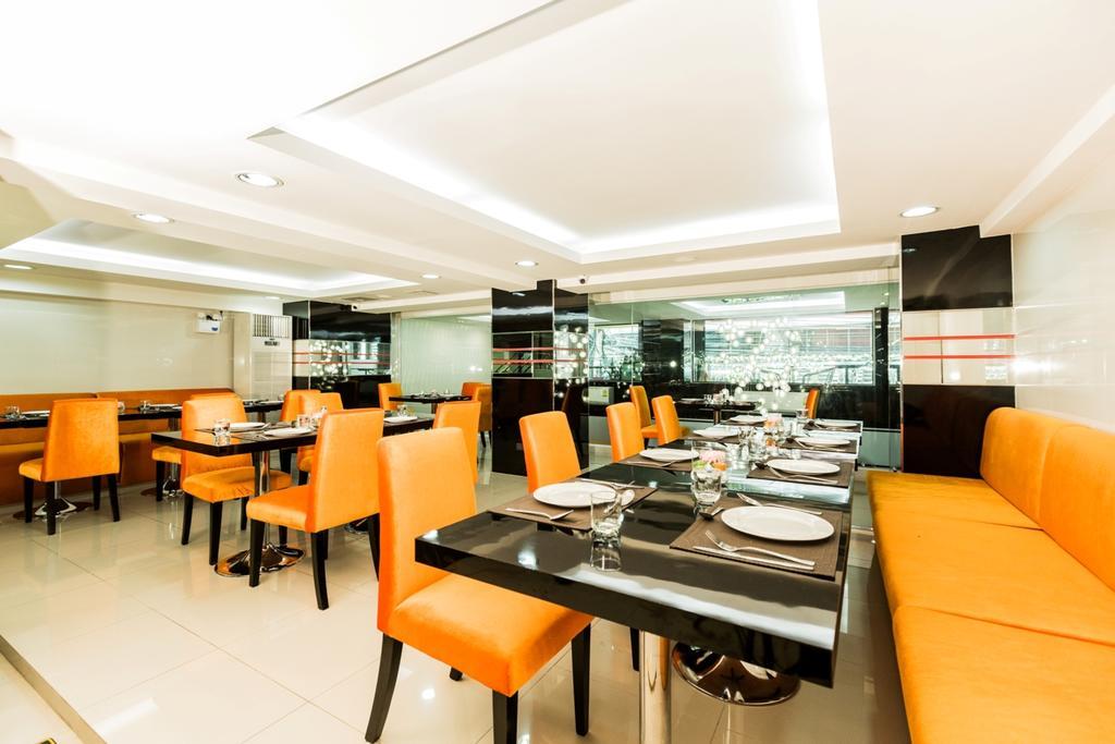 Le Touche Hotel Bangkok Ngoại thất bức ảnh