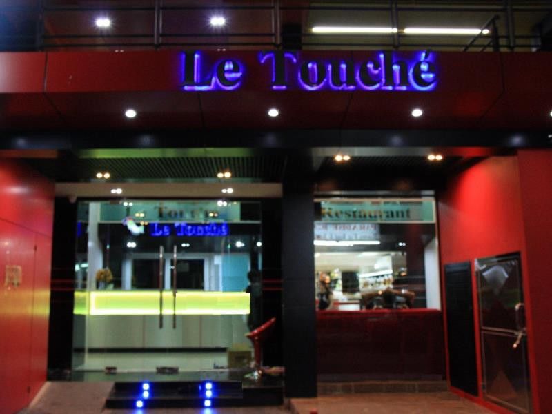 Le Touche Hotel Bangkok Ngoại thất bức ảnh