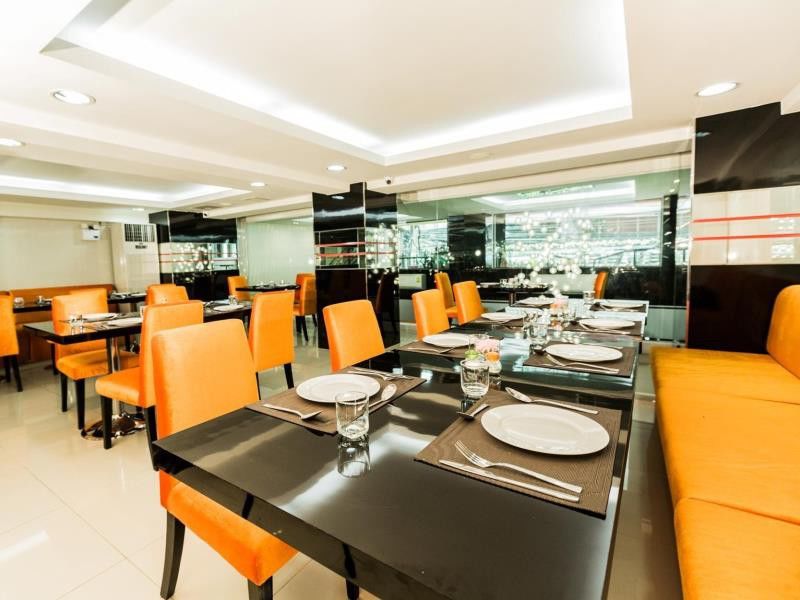 Le Touche Hotel Bangkok Ngoại thất bức ảnh