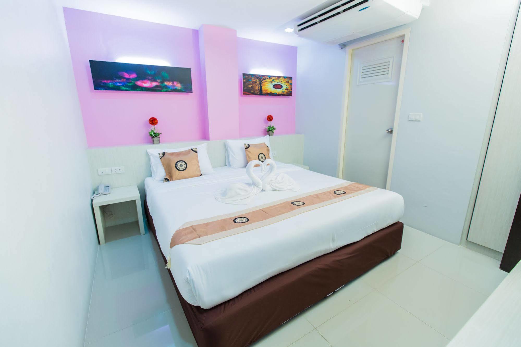 Le Touche Hotel Bangkok Ngoại thất bức ảnh
