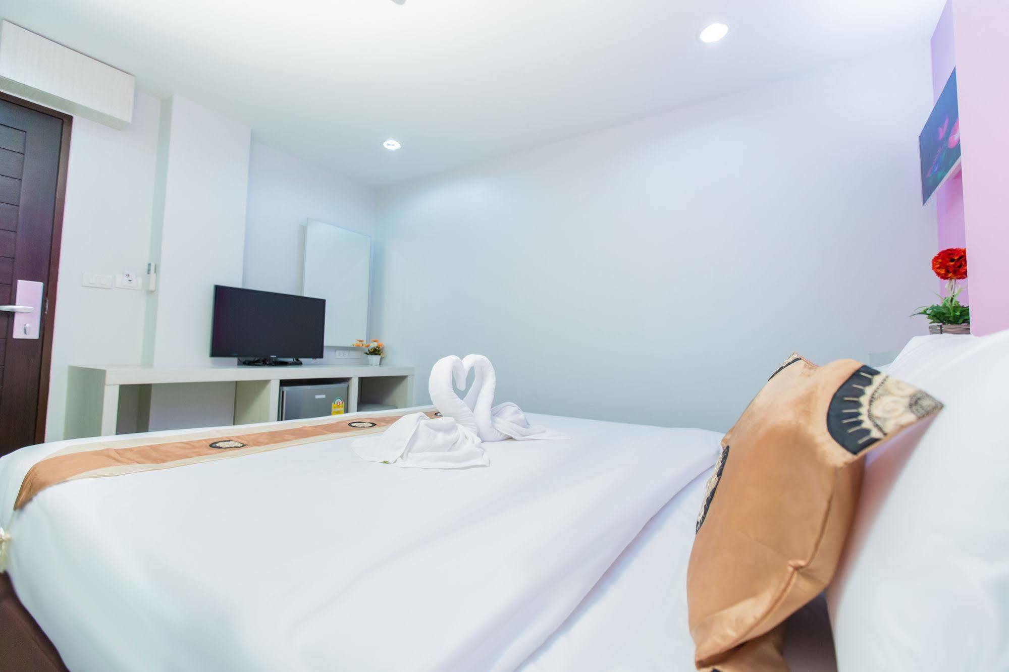 Le Touche Hotel Bangkok Ngoại thất bức ảnh