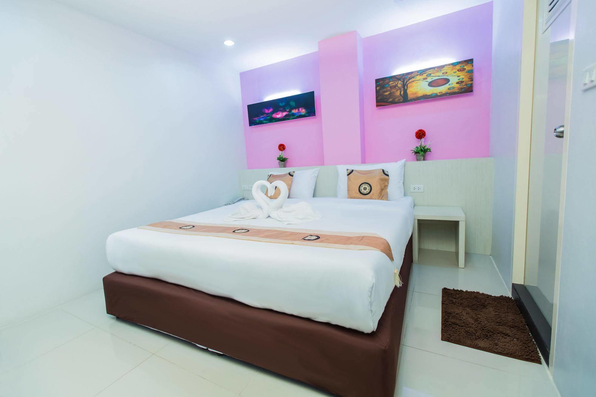 Le Touche Hotel Bangkok Ngoại thất bức ảnh