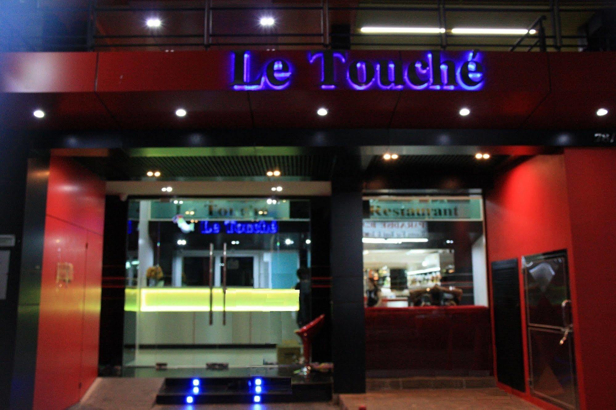 Le Touche Hotel Bangkok Ngoại thất bức ảnh