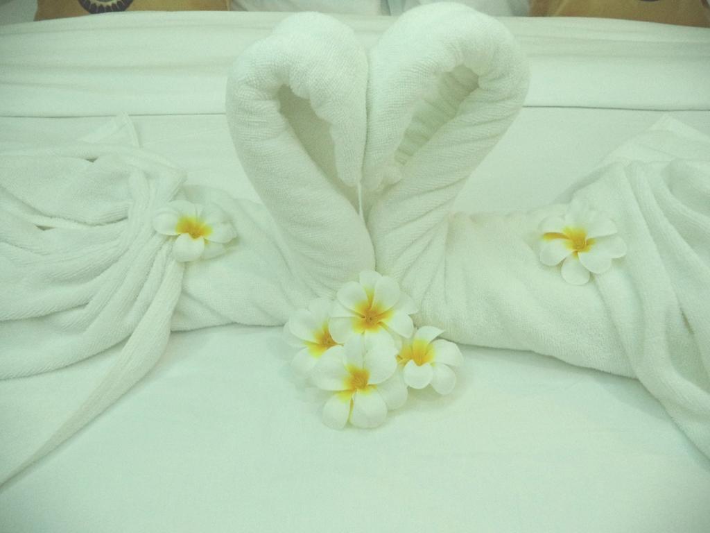 Le Touche Hotel Bangkok Ngoại thất bức ảnh