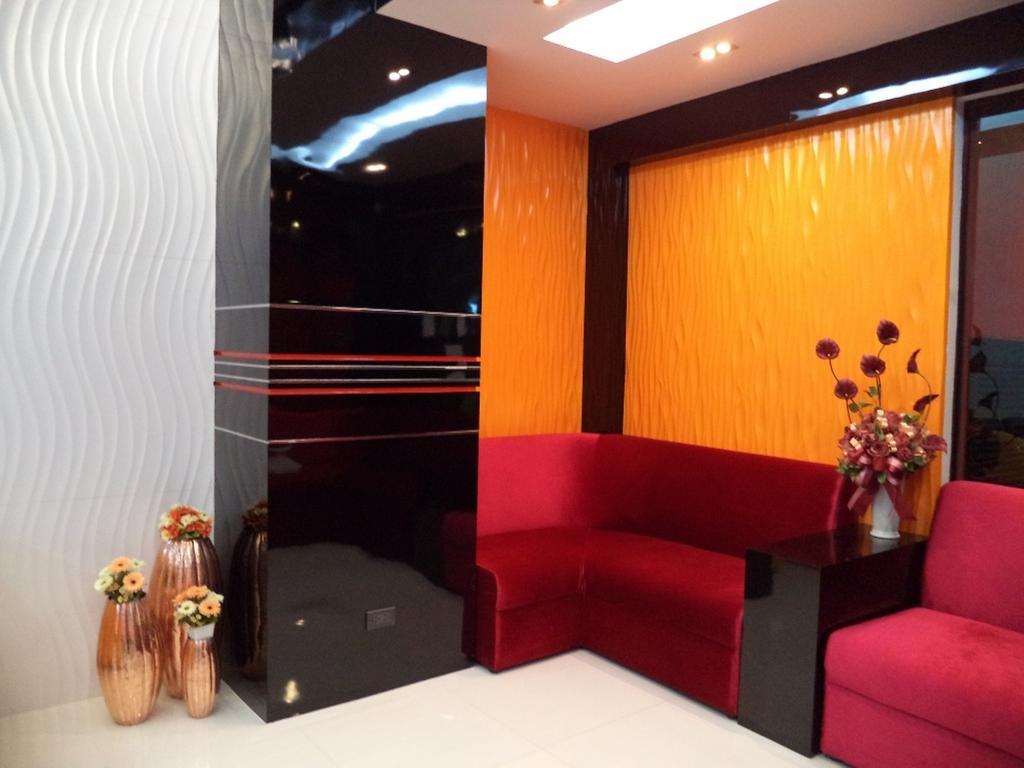 Le Touche Hotel Bangkok Ngoại thất bức ảnh