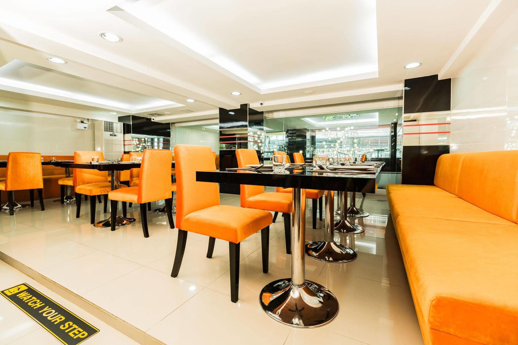 Le Touche Hotel Bangkok Ngoại thất bức ảnh